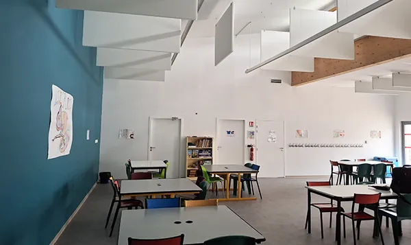 Installation de panneaux acoustiques dans la salle périscolaire d'une école - Oraison - DP Acoustique